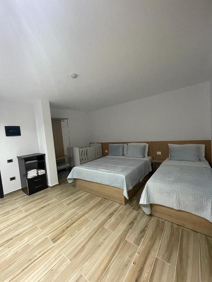 Hotel Verzaci Rinas ภายนอก รูปภาพ