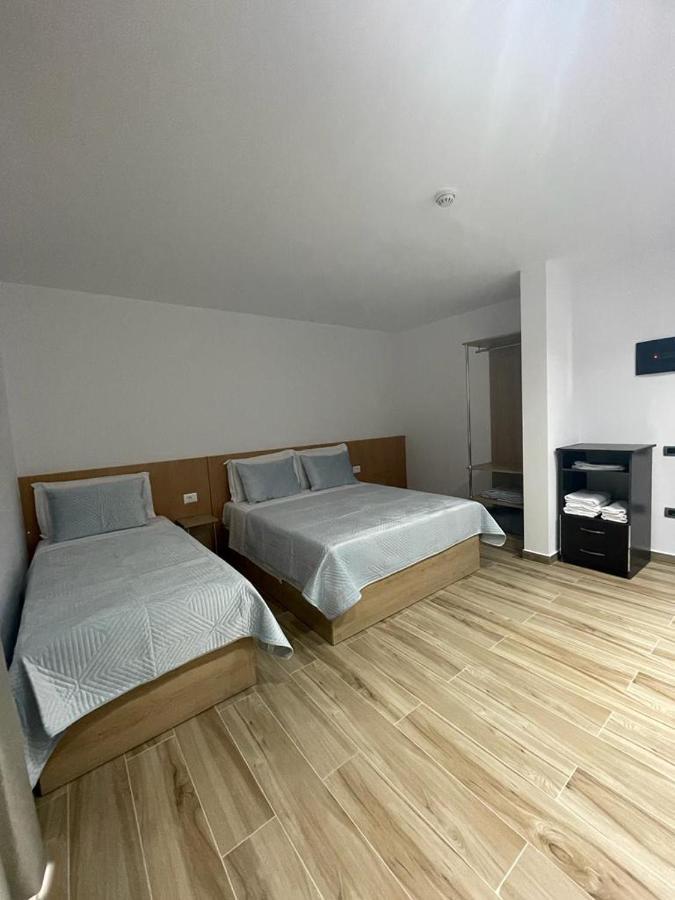Hotel Verzaci Rinas ภายนอก รูปภาพ