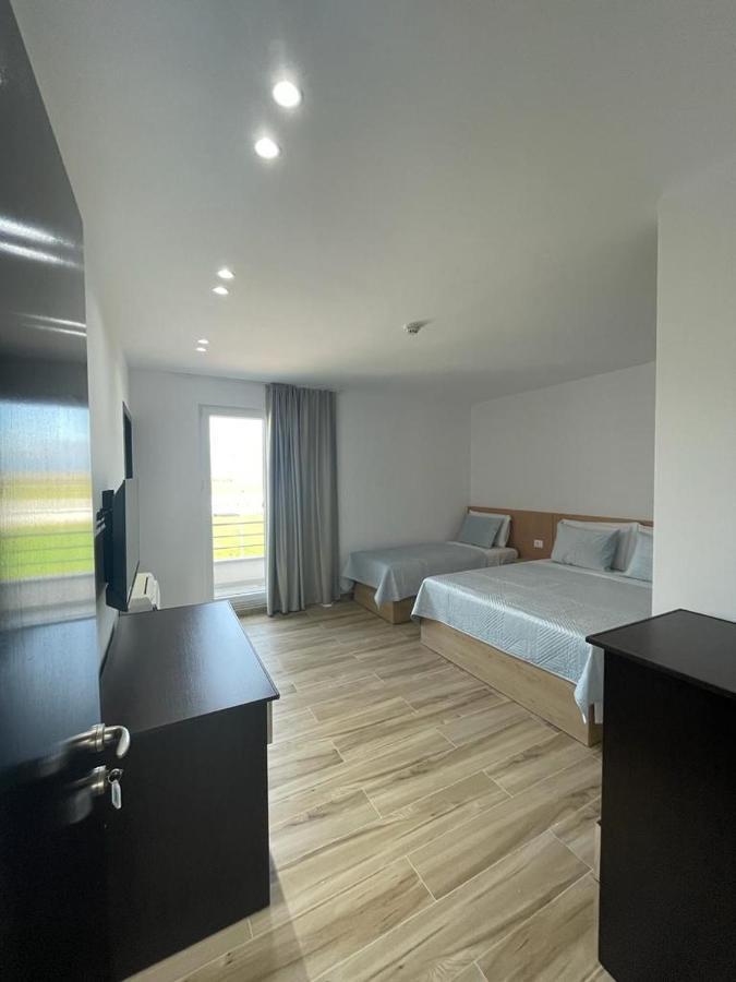 Hotel Verzaci Rinas ภายนอก รูปภาพ