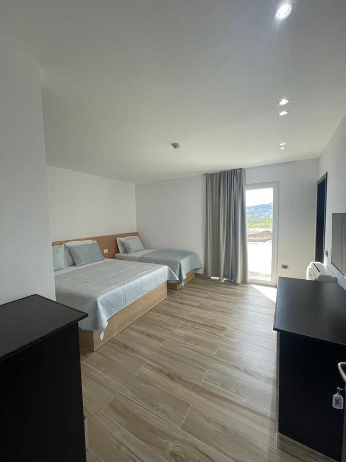 Hotel Verzaci Rinas ภายนอก รูปภาพ