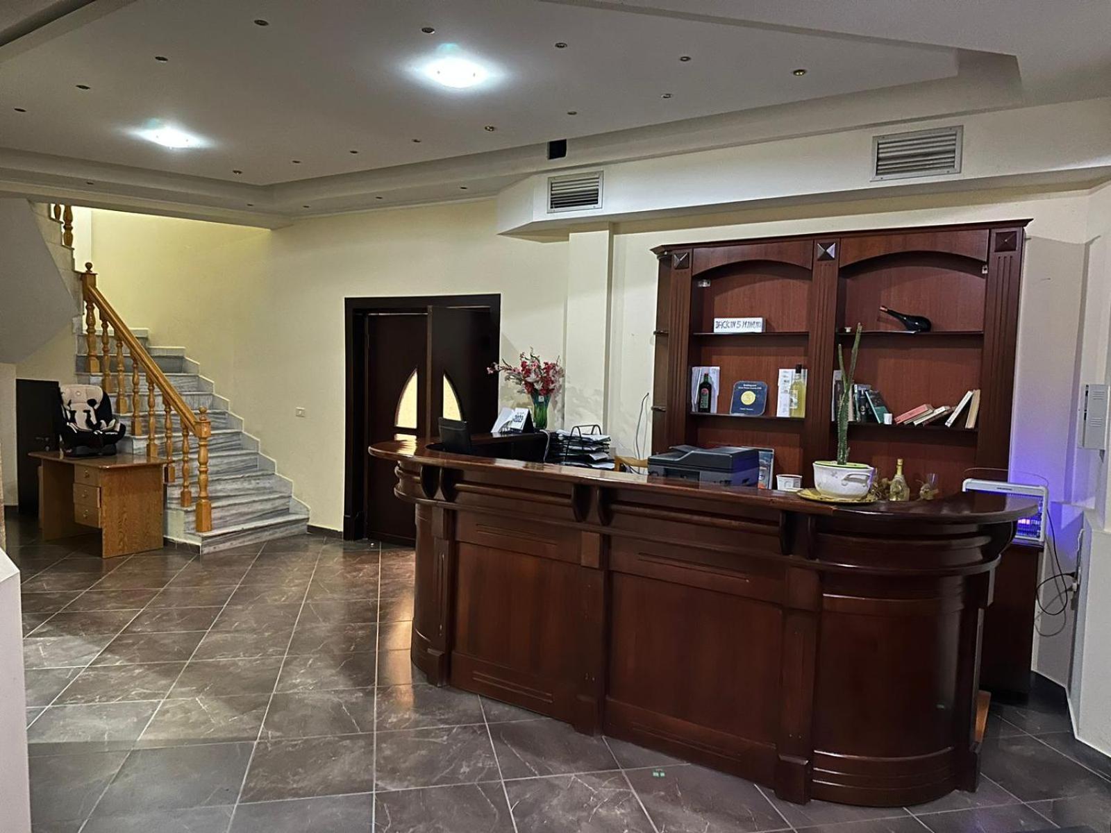 Hotel Verzaci Rinas ภายนอก รูปภาพ
