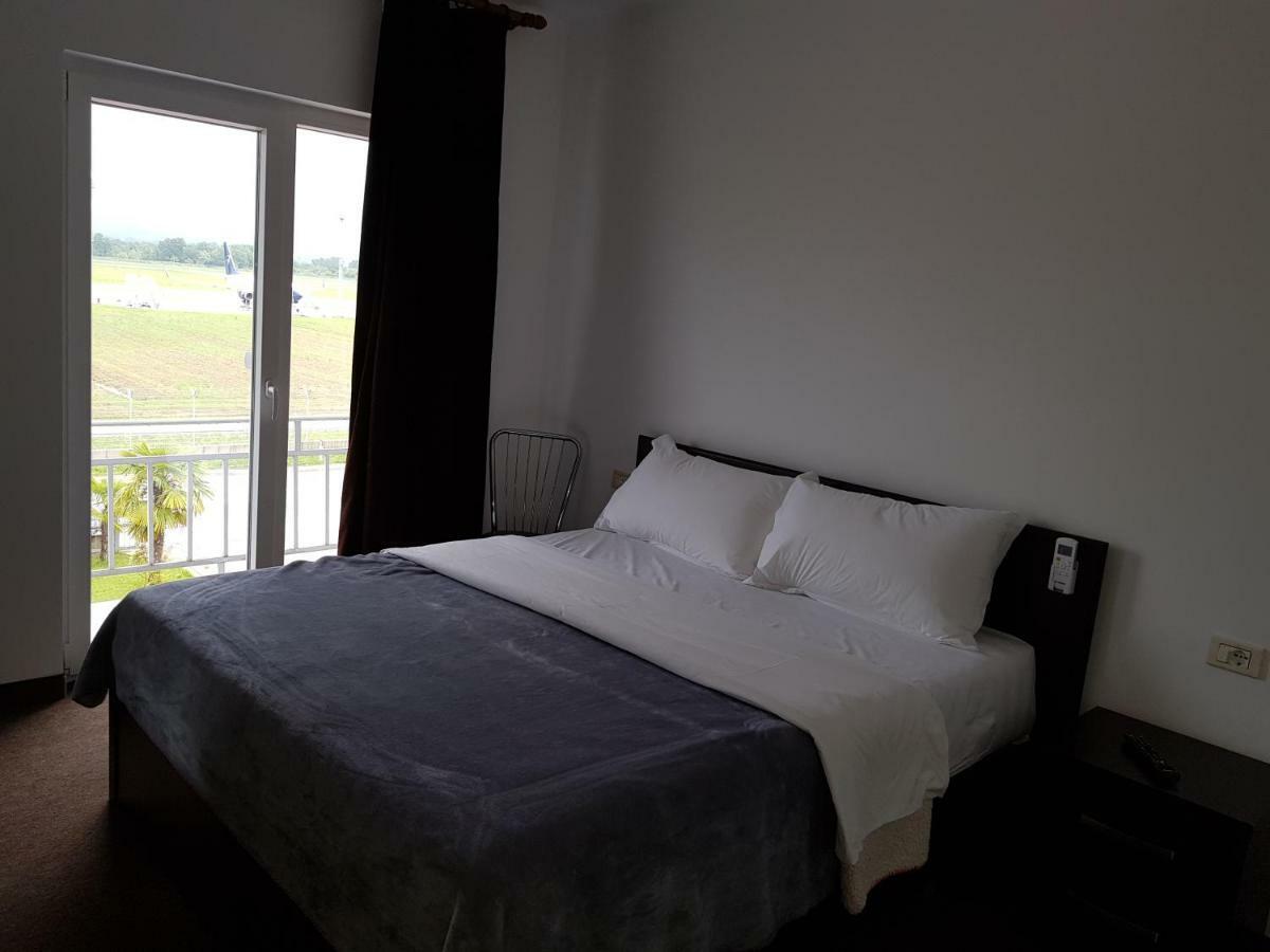 Hotel Verzaci Rinas ภายนอก รูปภาพ