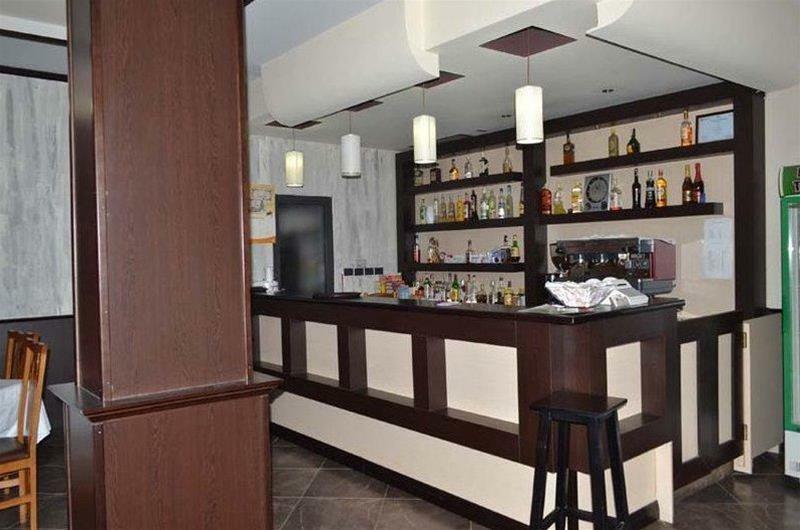 Hotel Verzaci Rinas ภายนอก รูปภาพ